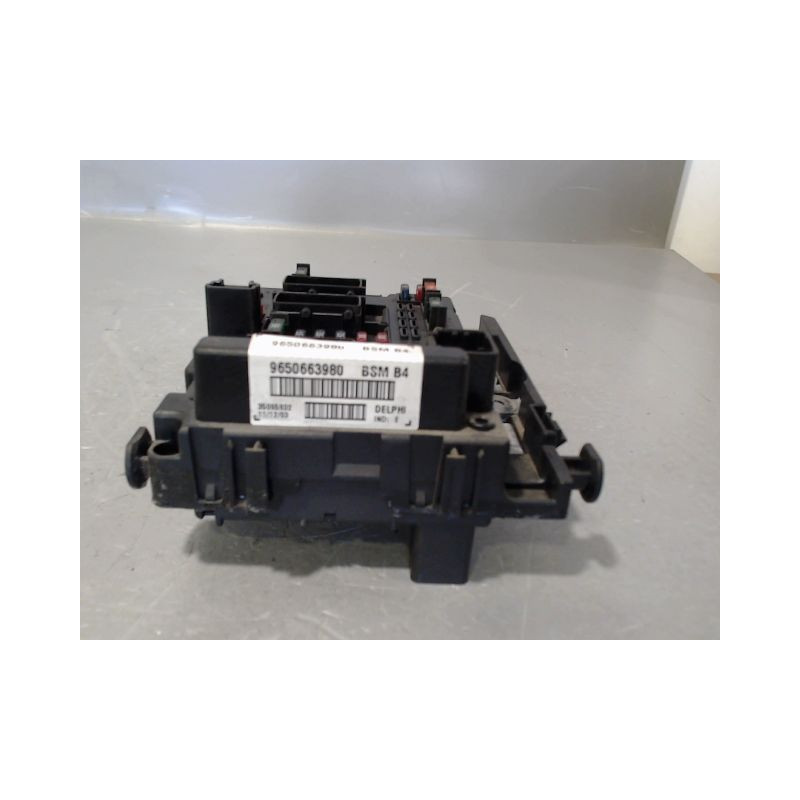 BOITE A FUSIBLES PEUGEOT 307