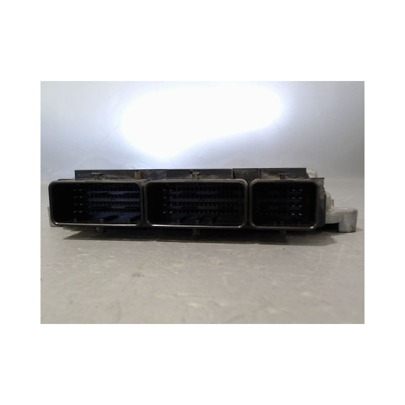 CALCULATEUR MOTEUR RENAULT CLIO