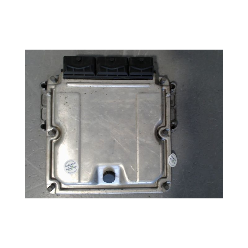 CALCULATEUR MOTEUR RENAULT TRAFIC