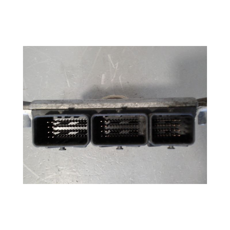 CALCULATEUR MOTEUR RENAULT TRAFIC