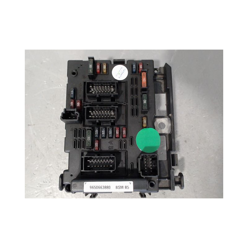 BOITE A FUSIBLES PEUGEOT 307
