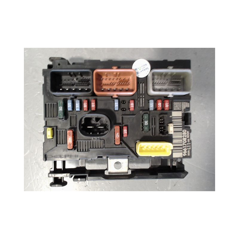 BOITE A FUSIBLES PEUGEOT 307