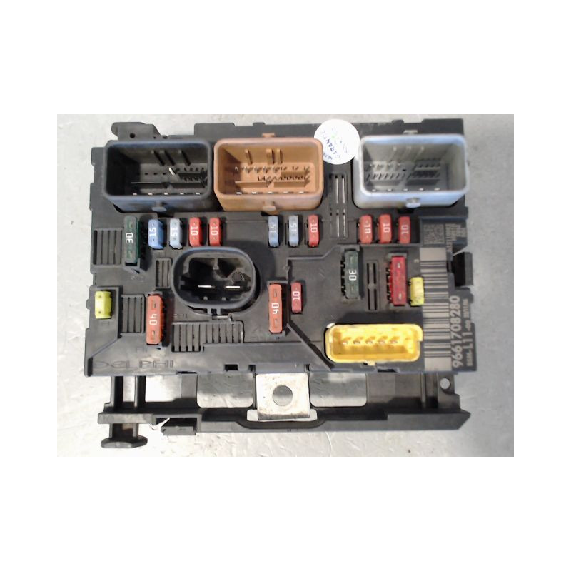 BOITE A FUSIBLES PEUGEOT 307 SW 2005-