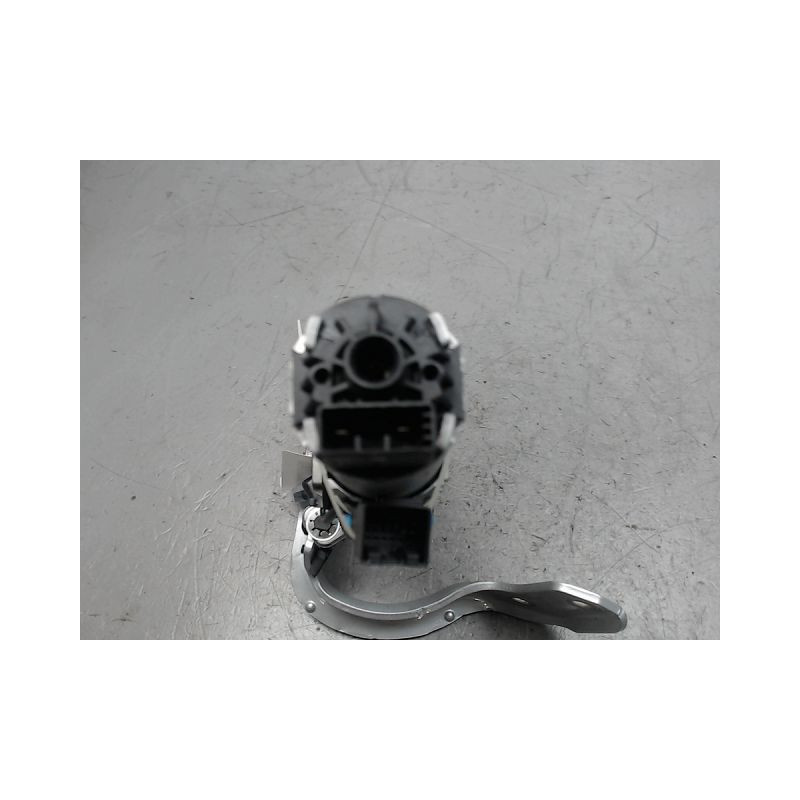 CHARNIERE HAYON D AUDI A6