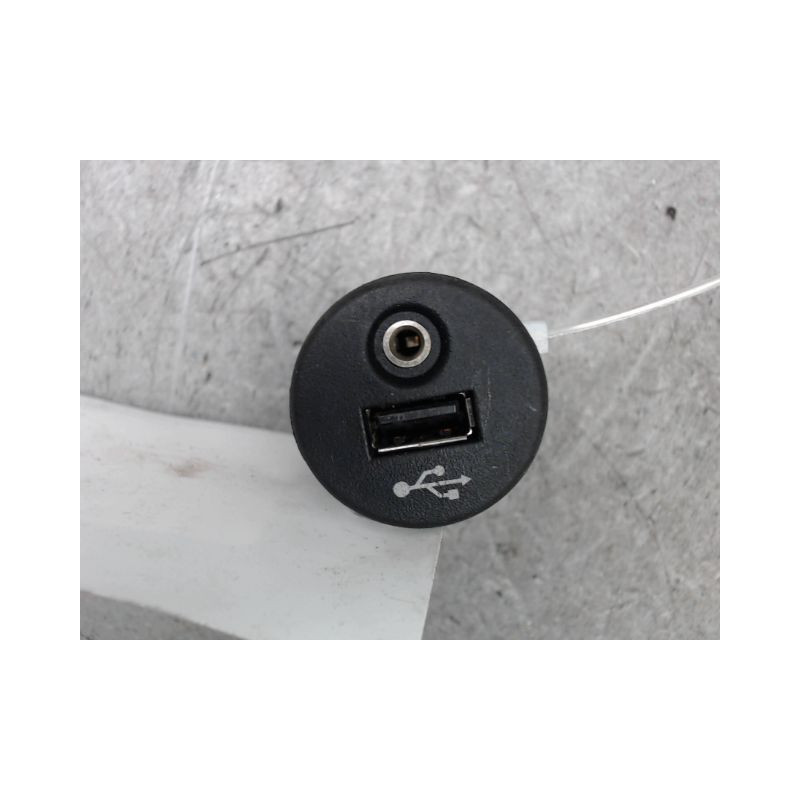 PORT USB/AUX NISSAN JUKE