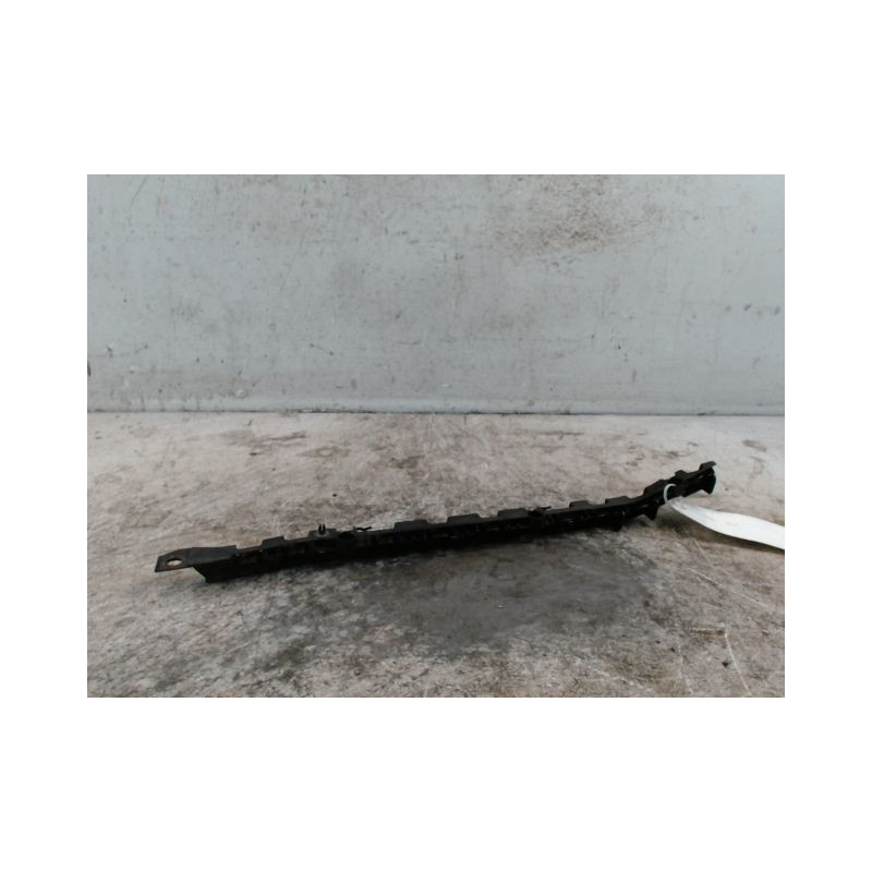 SUPPORT PARE-CHOC ARG MERCEDES CLASSE C BREAK 2004-