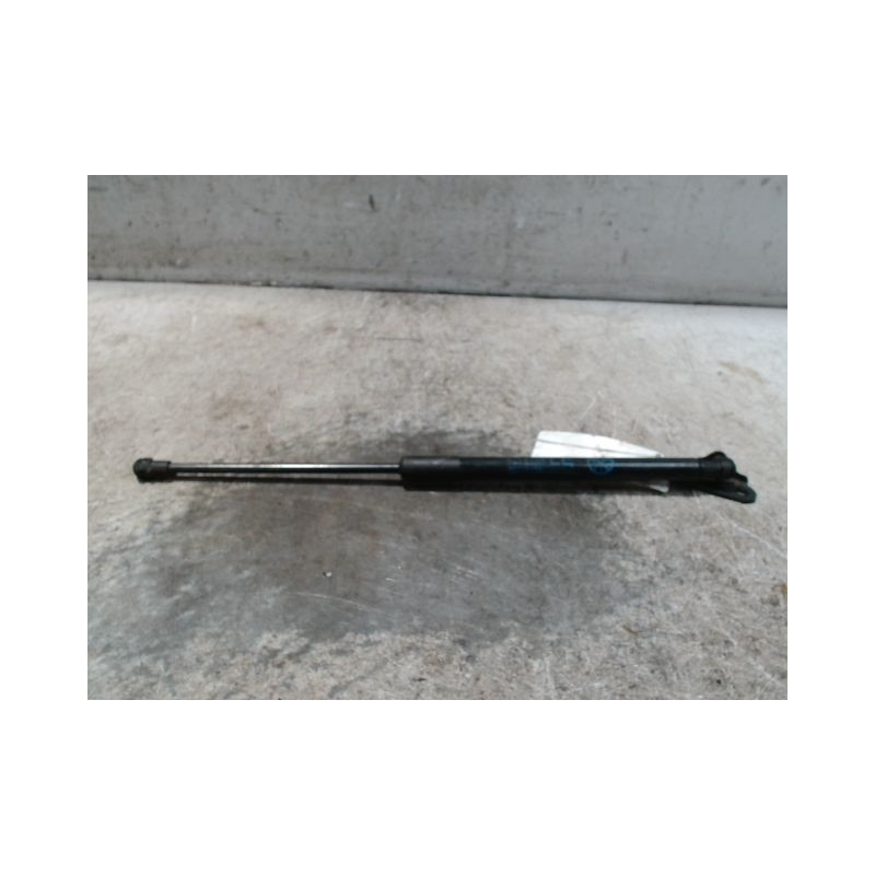 VERIN HAYON G TOYOTA AURIS 2010-