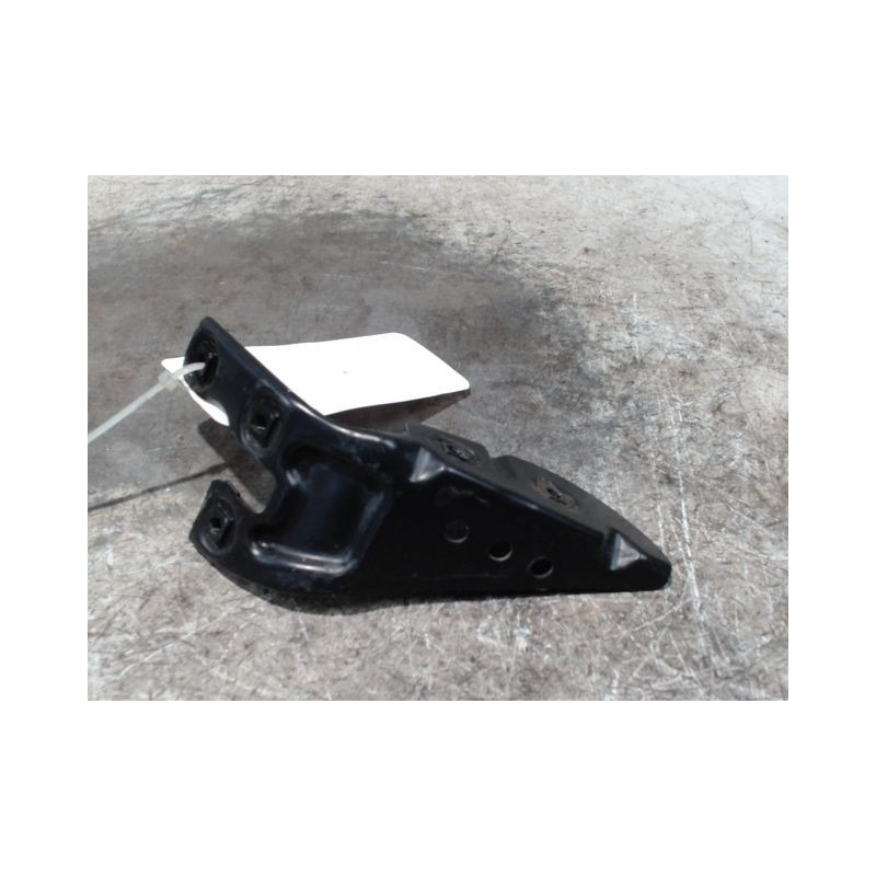 SUPPORT PARE-CHOC AVG MERCEDES CLASSE C COUPE SPORT 2004-