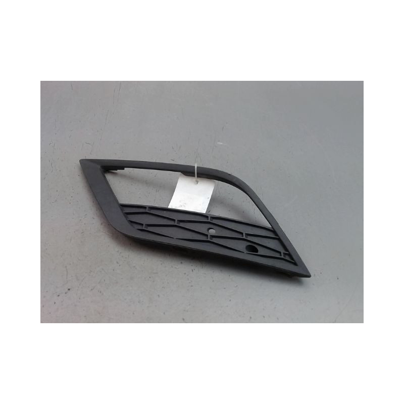 GRILLE VENTILATION PARE-CHOC AVG SEAT LEON 2009-