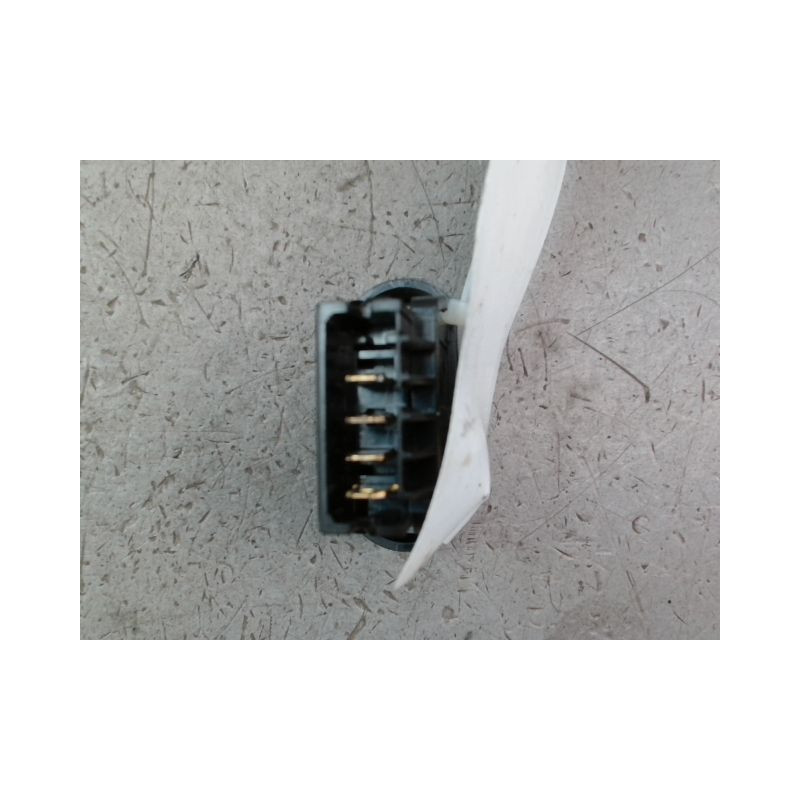 COMMANDE DEGIVRAGE LUNETTE ARRIERE DACIA SANDERO I 2008-2012