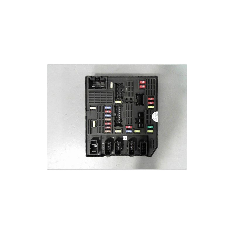 BOITE A FUSIBLES RENAULT SCENIC III PH.1 09-11