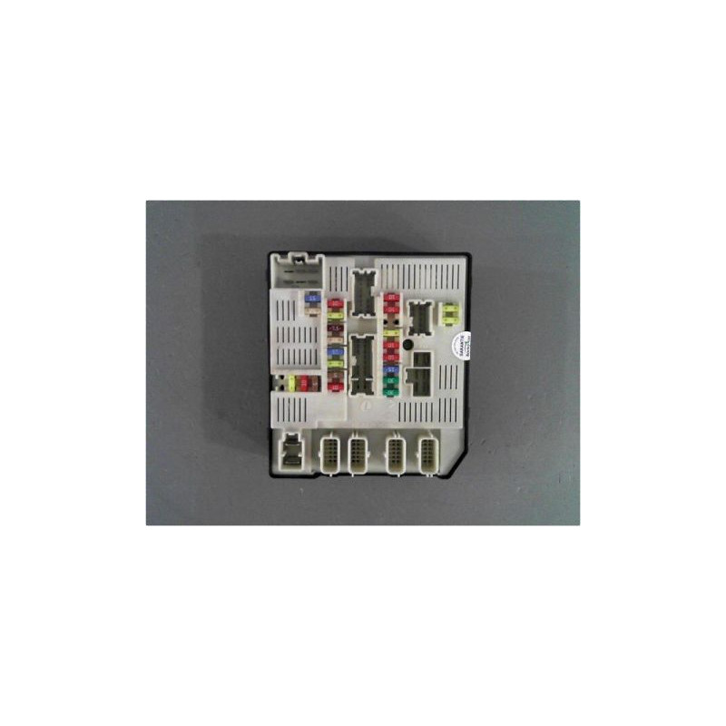 BOITE A FUSIBLES RENAULT MEGANE III 08-12