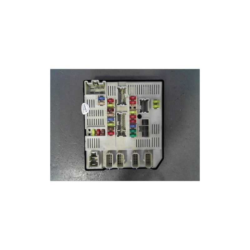 BOITE A FUSIBLES RENAULT MEGANE III 08-12