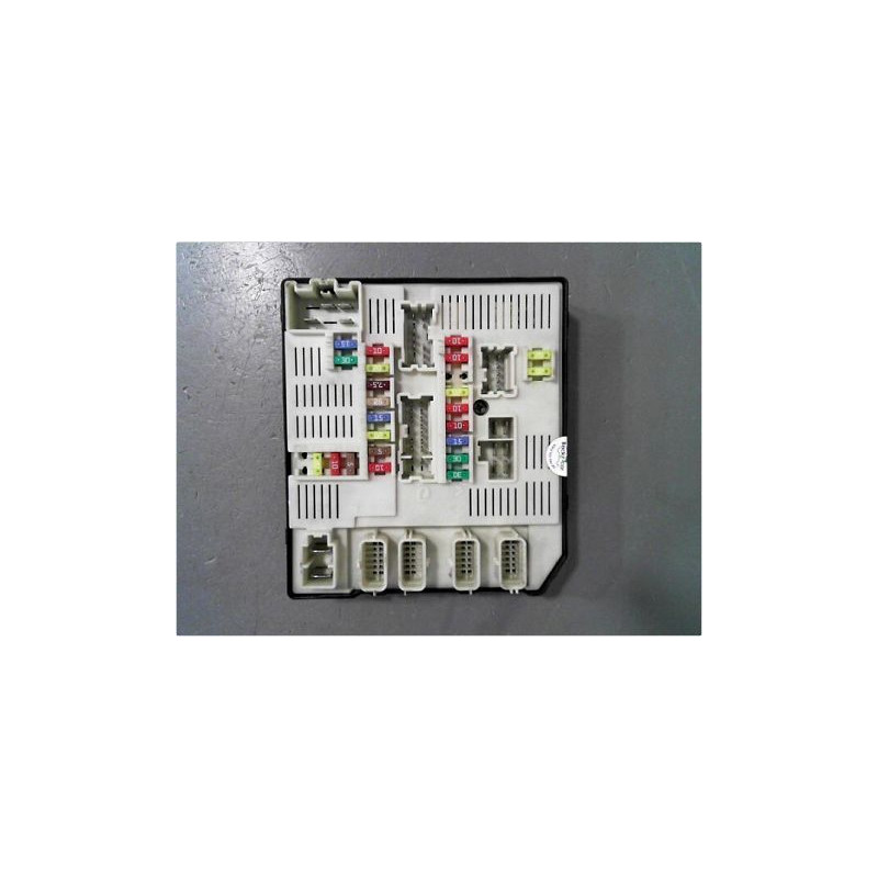 BOITE A FUSIBLES RENAULT MEGANE III 08-12