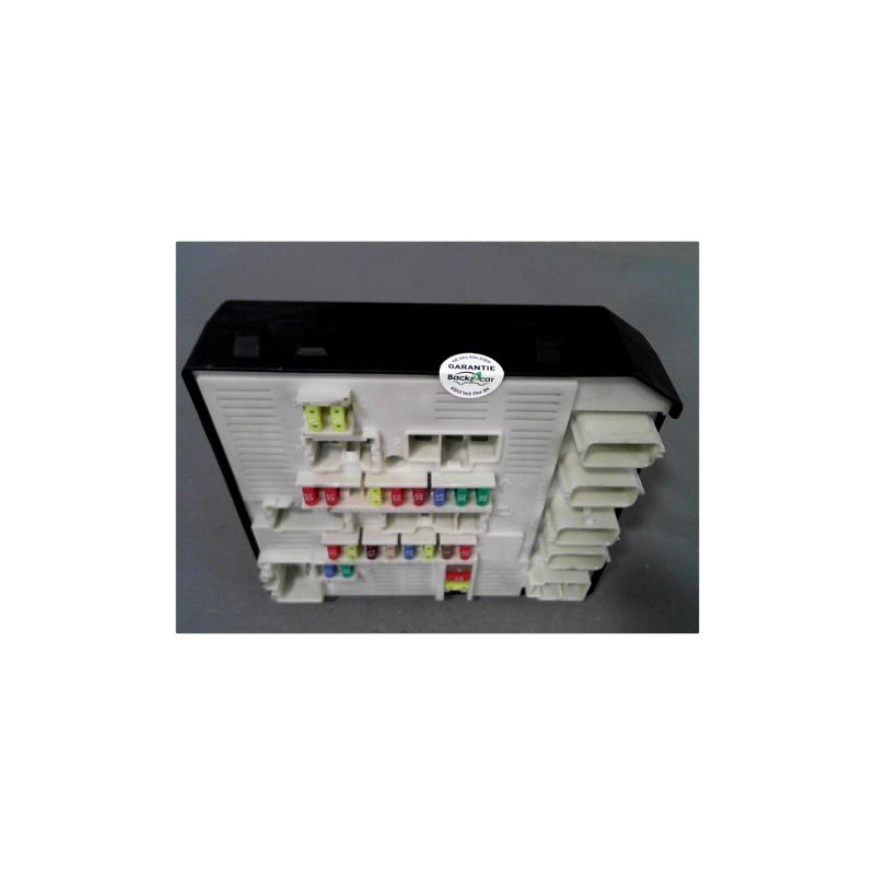 BOITE A FUSIBLES RENAULT MEGANE III 08-12