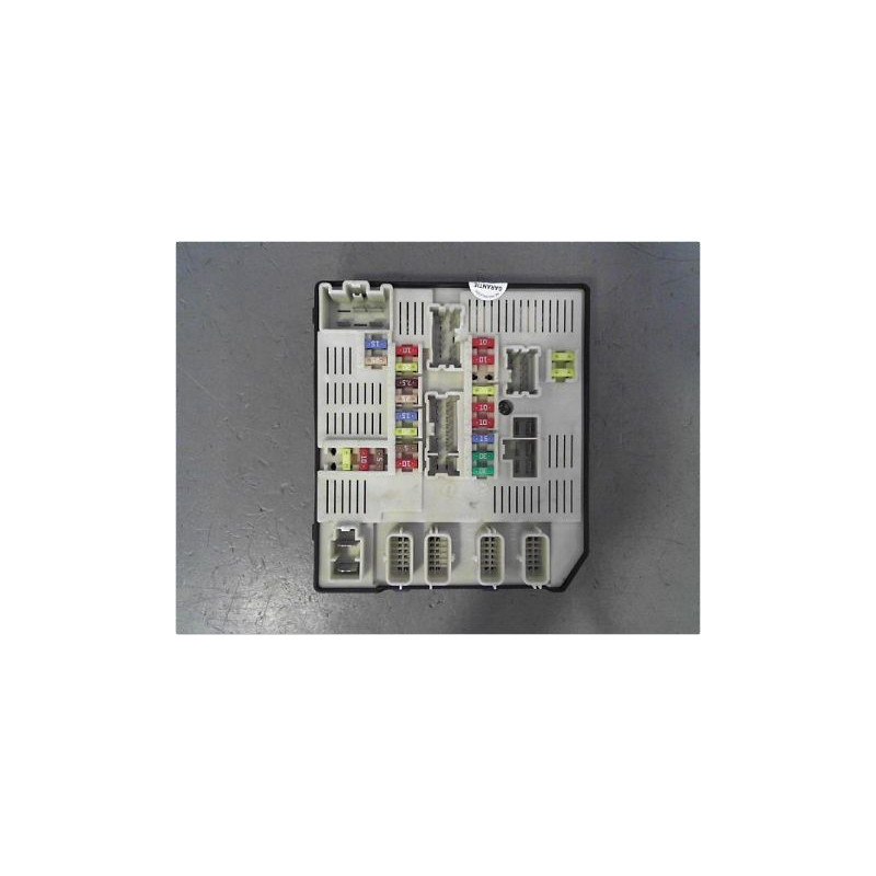 BOITE A FUSIBLES RENAULT MEGANE III 08-12