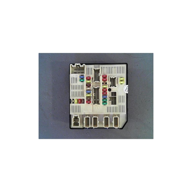 BOITE A FUSIBLES RENAULT MEGANE III 08-12
