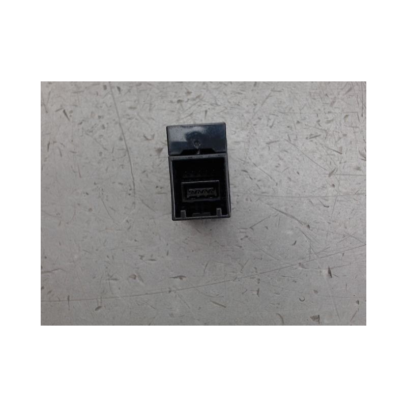PORT USB/AUX TOYOTA YARIS