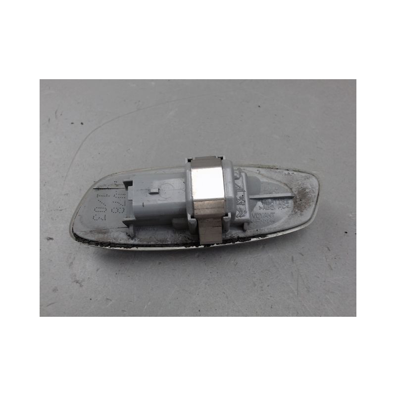 REPETITEUR RETROVISEUR DROIT PEUGEOT 207