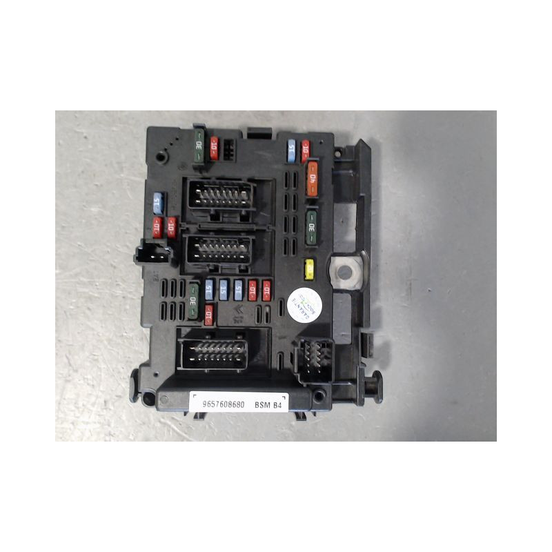 BOITE A FUSIBLES PEUGEOT 206