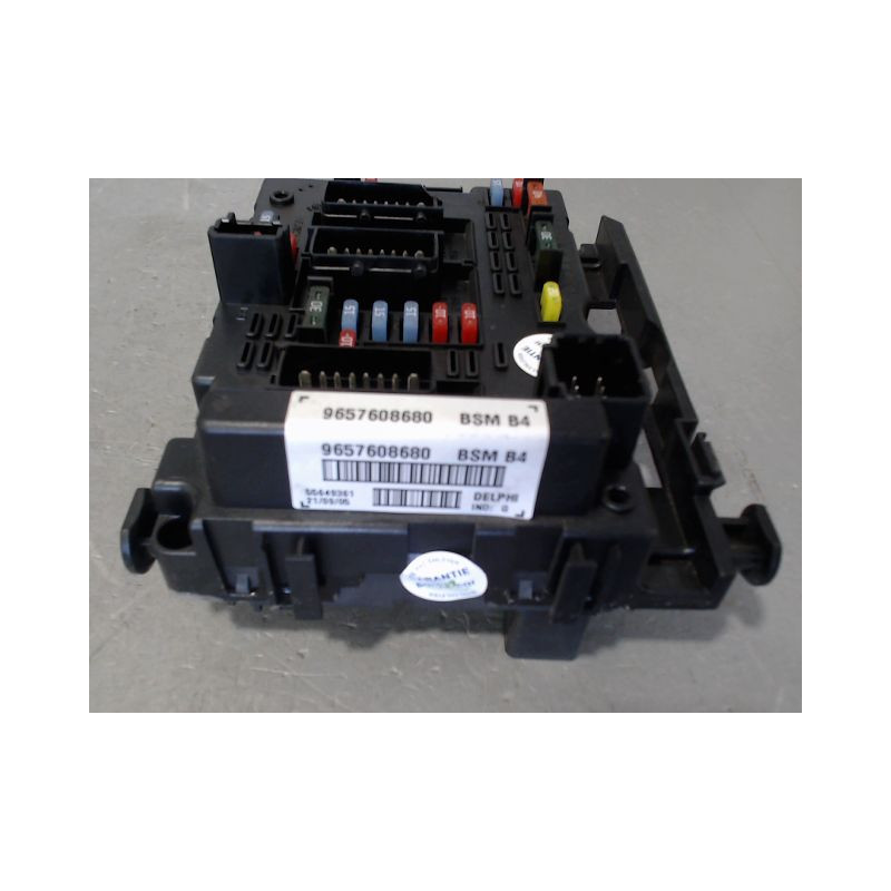 BOITE A FUSIBLES PEUGEOT 206