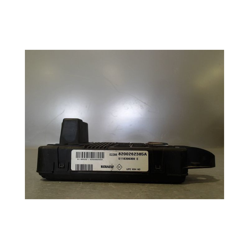BOITE A FUSIBLES RENAULT MEGANE