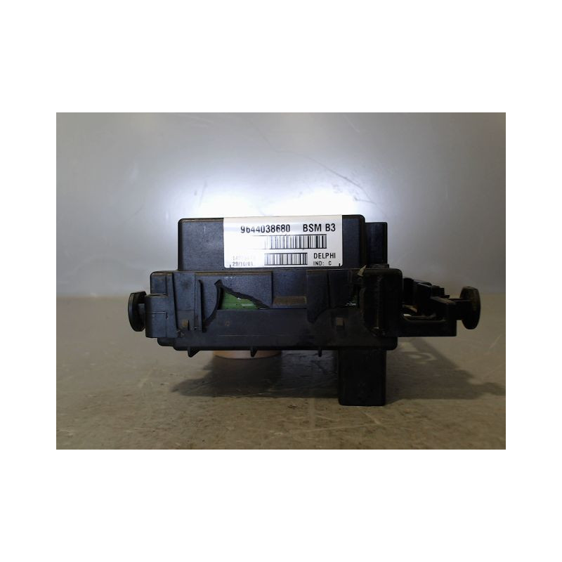 BOITE A FUSIBLES PEUGEOT 307