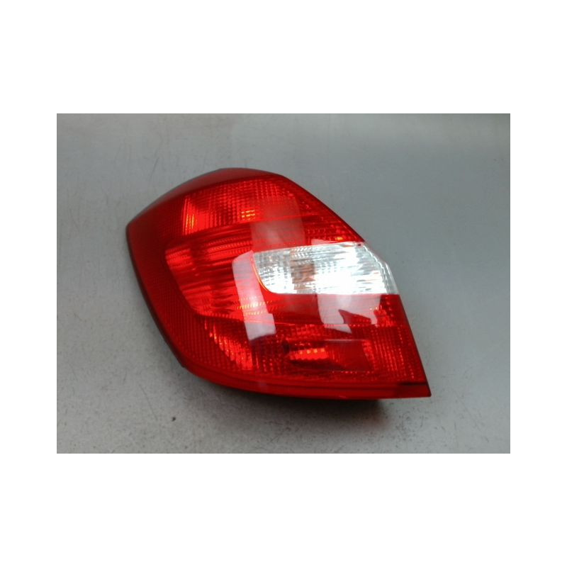 FEU ARRIERE GAUCHE  SKODA FABIA 2007-