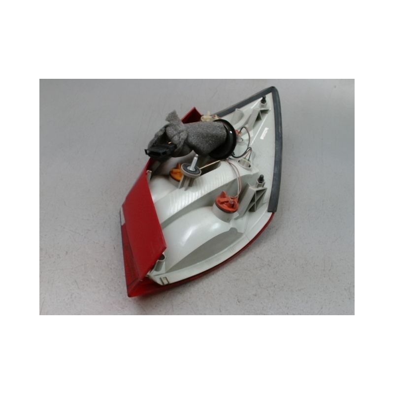 FEU ARRIERE GAUCHE  SKODA FABIA 2007-