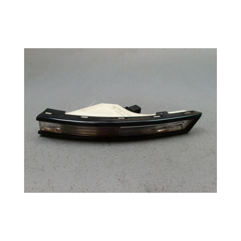 CLIGNOTANT GAUCHE VOLKSWAGEN PASSAT BERL. V 2005-2010