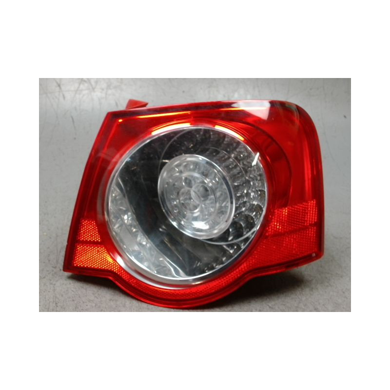 FEU ARRIERE DROIT VOLKSWAGEN PASSAT 2005-