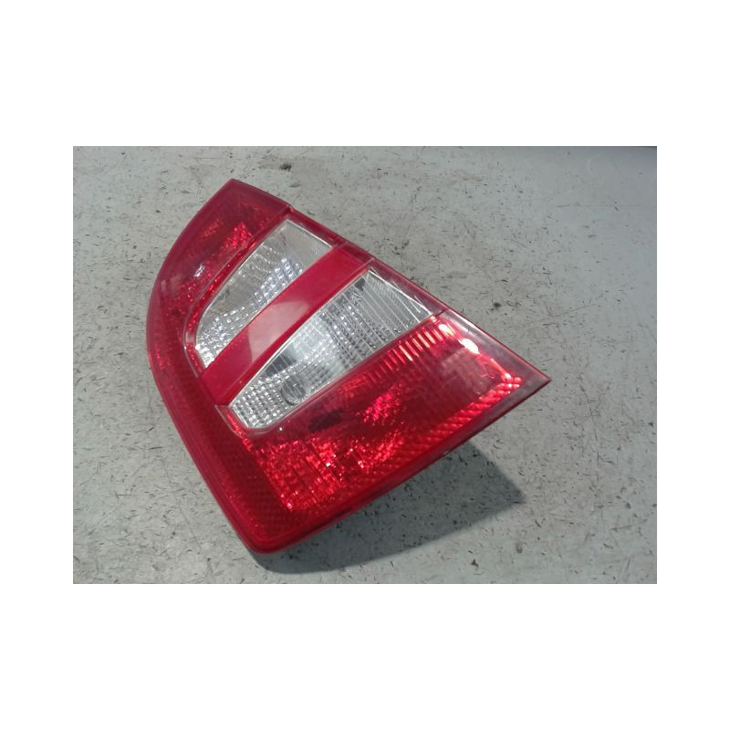 FEU ARRIERE GAUCHE  SKODA FABIA 2004-2007