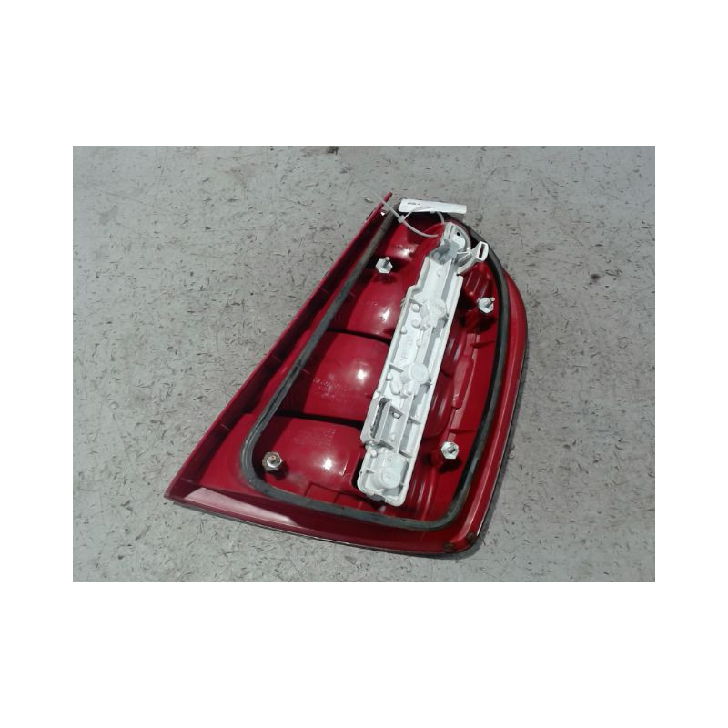 FEU ARRIERE GAUCHE  SKODA FABIA 2004-2007