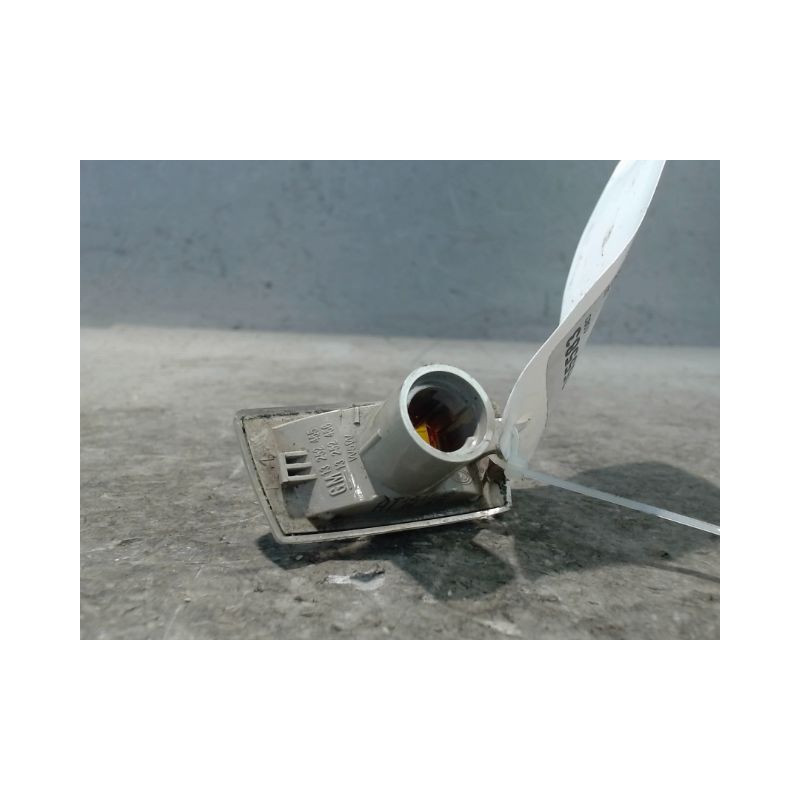 REPETITEUR AILE DROIT OPEL CORSA