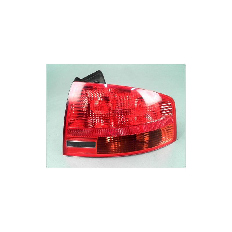 FEU ARRIERE DROIT AUDI A4 2004-2008