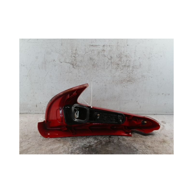 FEU ARRIERE DROIT PEUGEOT 206 SW 02-06