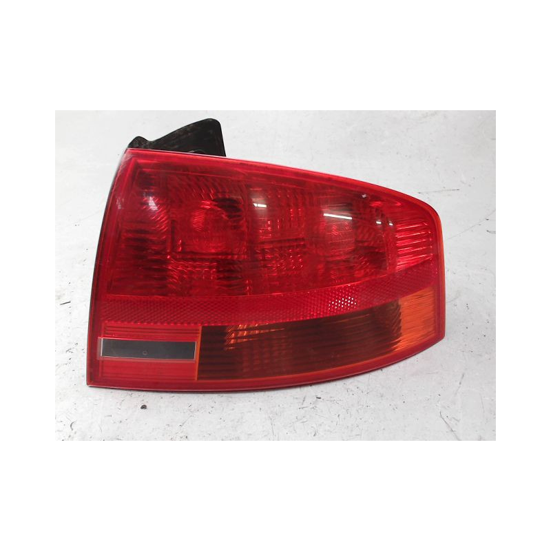 FEU ARRIERE DROIT AUDI A4
