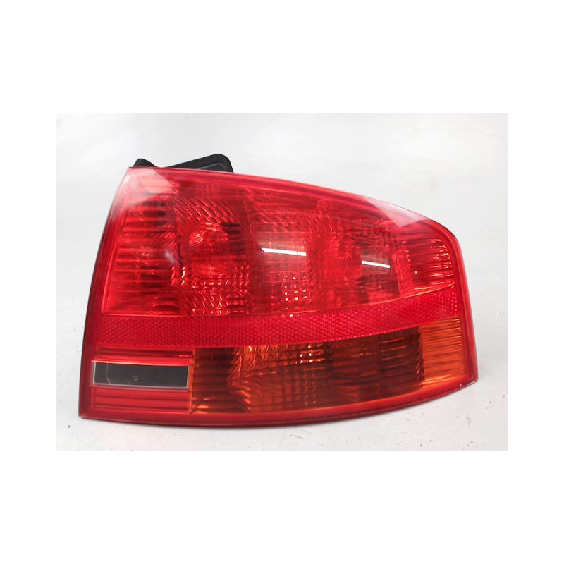 FEU ARRIERE DROIT AUDI A4