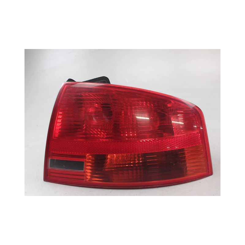 FEU ARRIERE DROIT AUDI A4