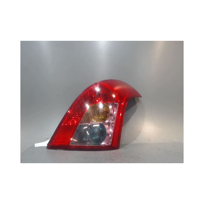FEU ARRIERE DROIT SUZUKI SWIFT