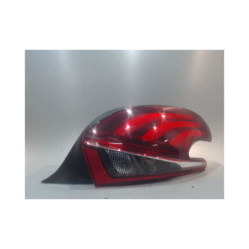 FEU ARRIERE DROIT PEUGEOT 208