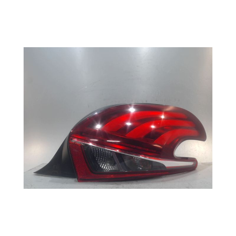 FEU ARRIERE DROIT PEUGEOT 208