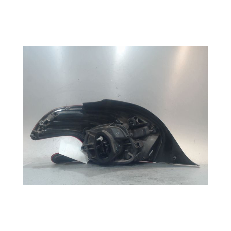 FEU ARRIERE DROIT PEUGEOT 208