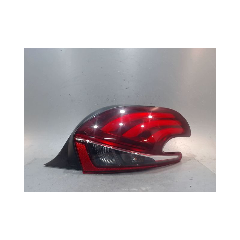 FEU ARRIERE DROIT PEUGEOT 208