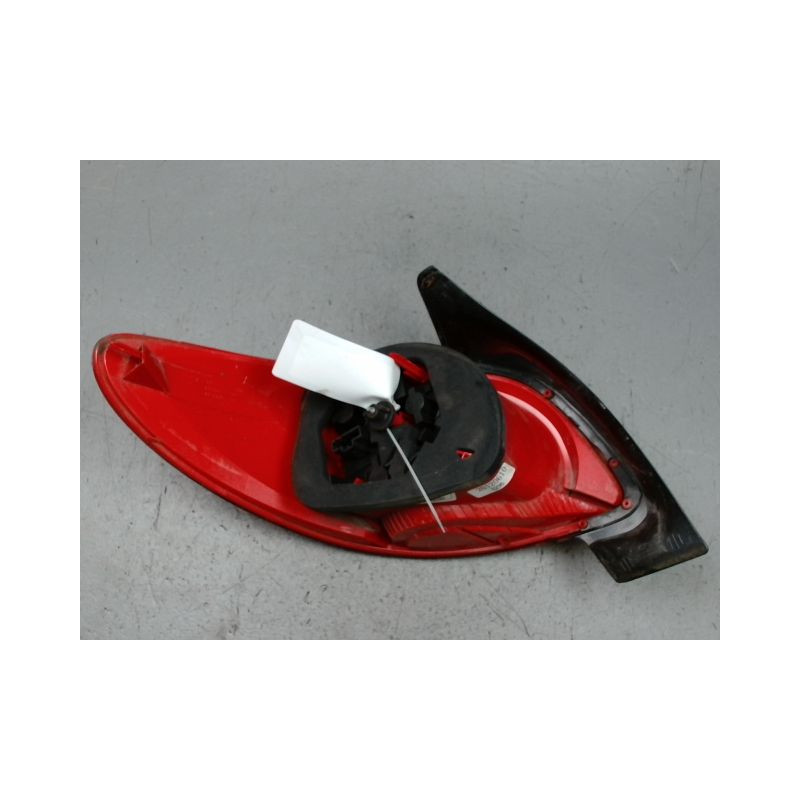 FEU ARRIERE DROIT PEUGEOT 206+ 2009-