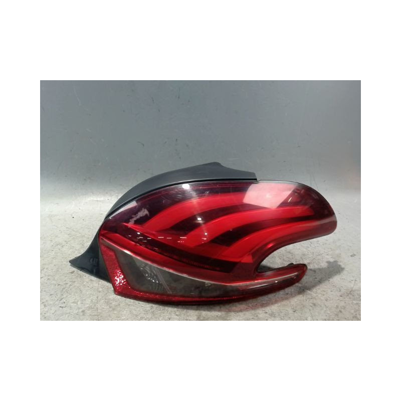 FEU ARRIERE DROIT PEUGEOT 208