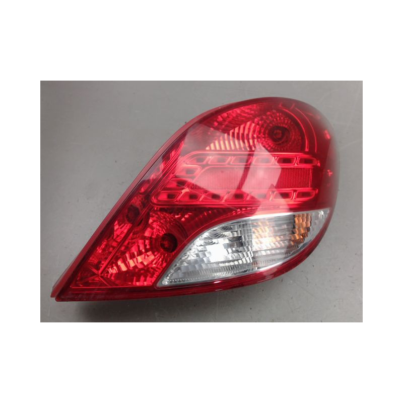 FEU ARRIERE DROIT PEUGEOT 207
