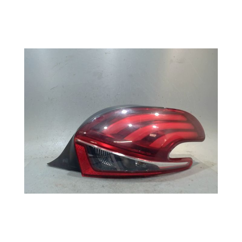 FEU ARRIERE DROIT PEUGEOT 208