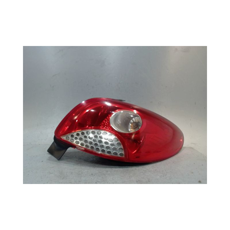 FEU ARRIERE DROIT PEUGEOT 206