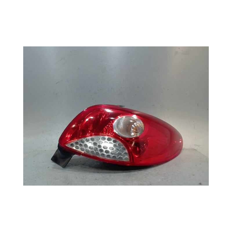 FEU ARRIERE DROIT PEUGEOT 206